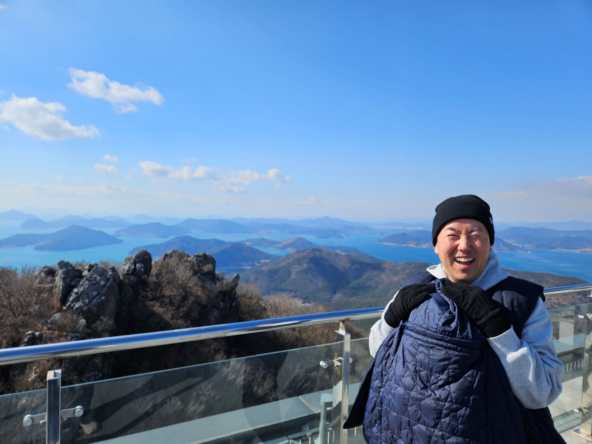 Portfolio banner of software engineer Javier Ju
